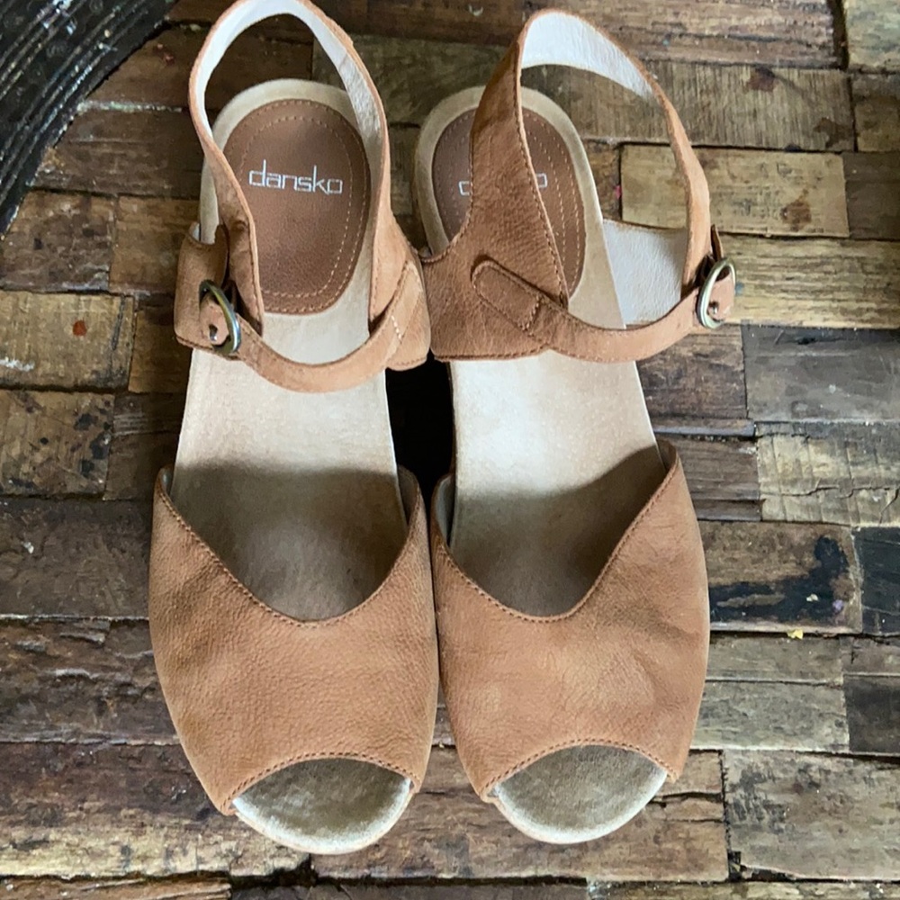 Dansko wedge size 40